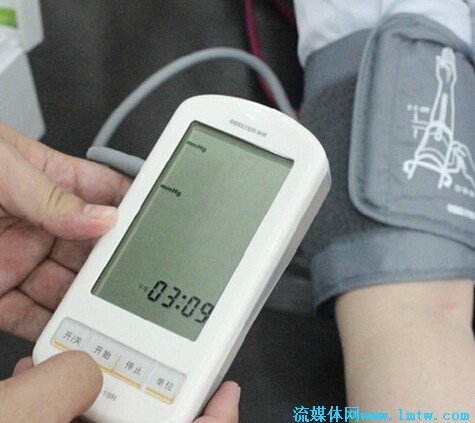 互联网电视--同方亮相深圳高交助力智家居亚牌节能灯图片